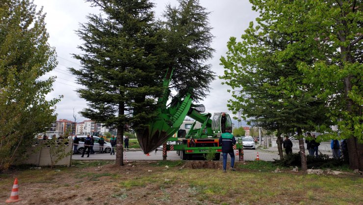 Mezarlıktan geçecek yol nedeniyle gerginlik yaşandı
