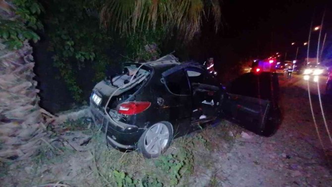 Otomobil takla atıp palmiyeye çarptı: 1 ölü