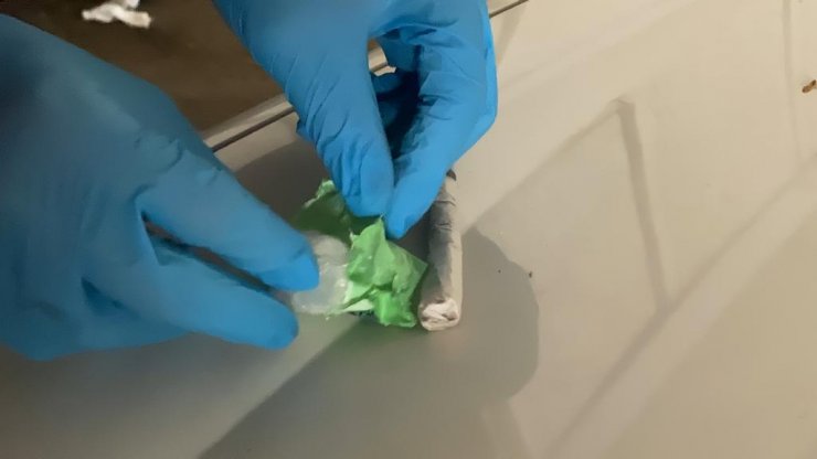 Polisten kaçarken kaza yaptı, otomobilinden uyuşturucu çıktı