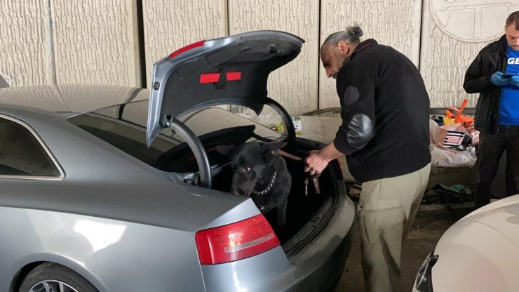 Polisten kaçarken kaza yaptı, otomobilinden uyuşturucu çıktı