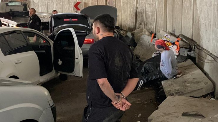 Polisten kaçarken kaza yaptı, otomobilinden uyuşturucu çıktı