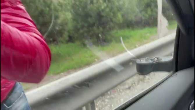 Sürücüye maganda şoku: Aracının aynasını kırdı