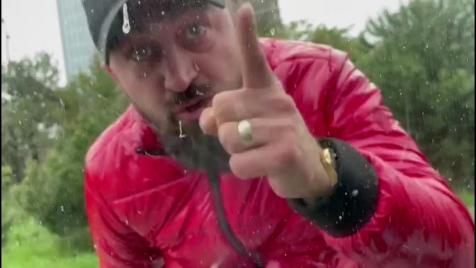 Sürücüye maganda şoku: Aracının aynasını kırdı