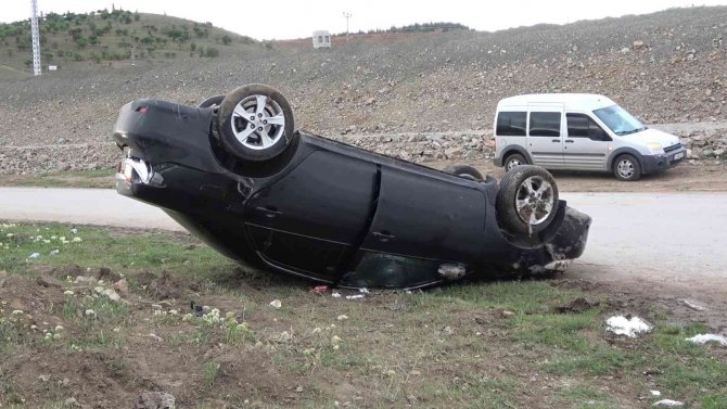 Takla atan otomobil ters döndü: 3 yaralı