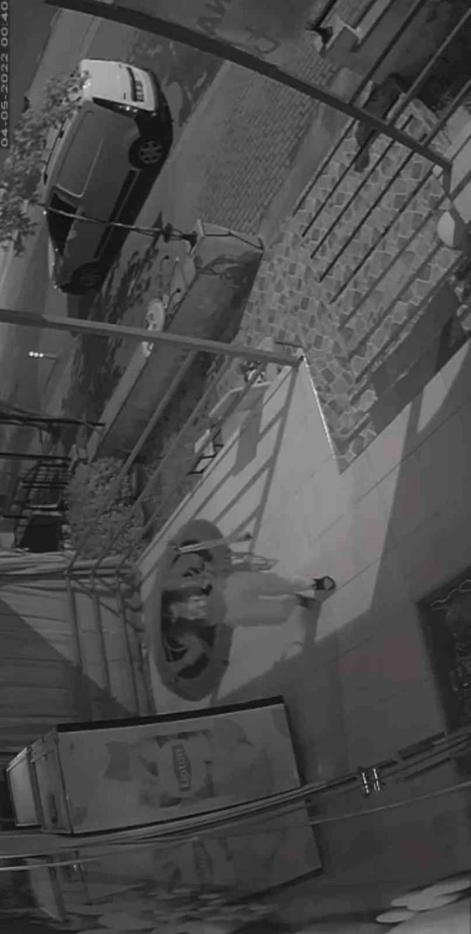 Trambolinli hırsızlık görenlerini hayrete düşürdü