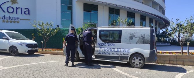 Tur minibüsünü çalan turist yakalandı