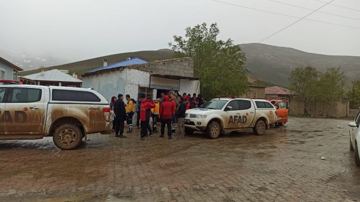 Yaylada mahsur kalan 12 kişi kurtarıldı