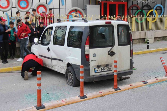 16 yaşındaki sürücünün kullandığı araç devrildi