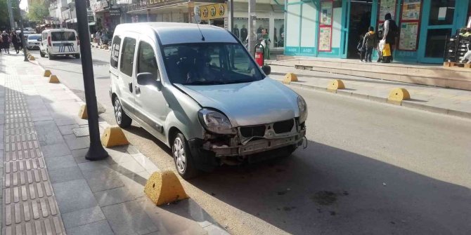 16 yaşındaki sürücünün kullandığı araç devrildi