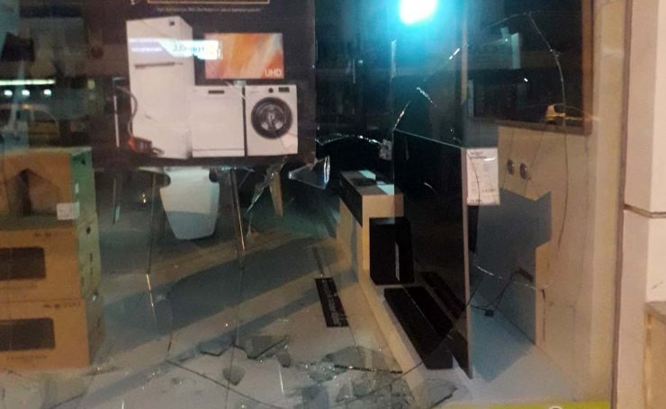 42 saniyede 75 bin TL'lik cep telefonu hırsızlığı kamerada