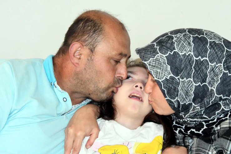 Annesi ölen, babasının bakamadığı engelli Suna'ya şefkat eli