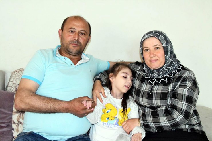 Annesi ölen, babasının bakamadığı engelli Suna'ya şefkat eli