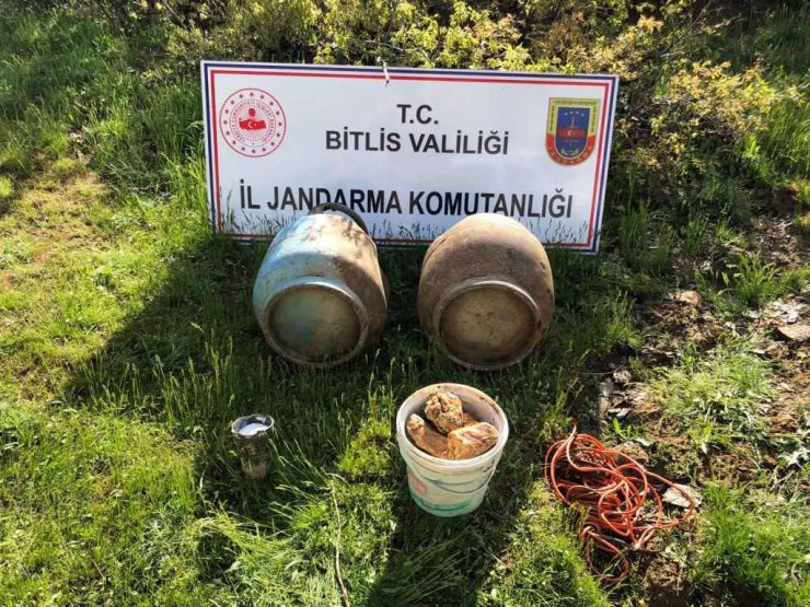 Bitlis'te plastik patlayıcı ve roketatar harp başlığı ele geçirildi