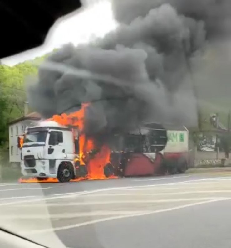 Cam yüklü TIR, alev alev yandı