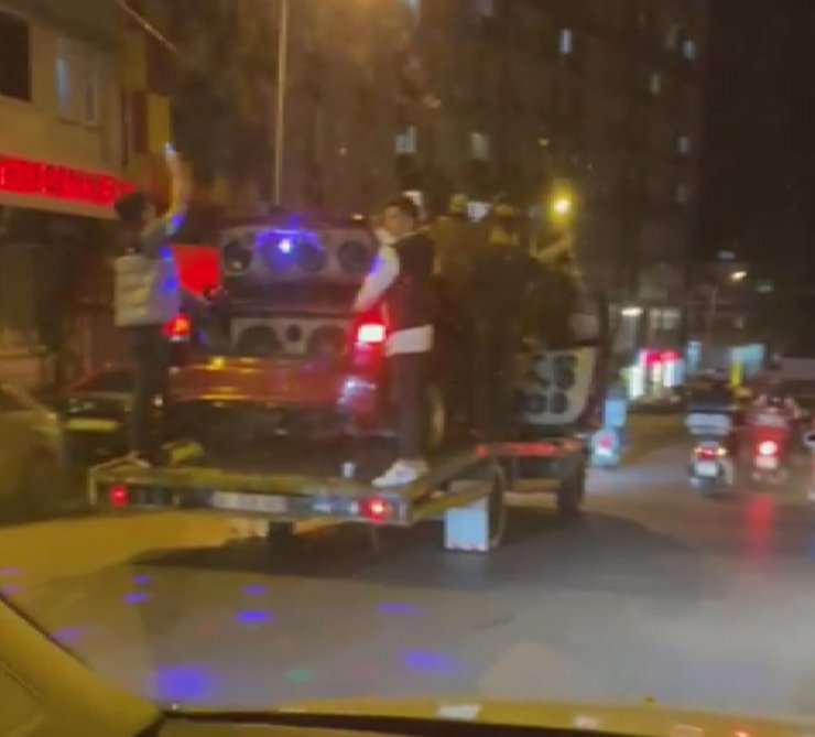 Çekici üzerinde tehlikeli yolculuk