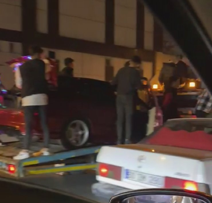 Çekici üzerinde tehlikeli yolculuk