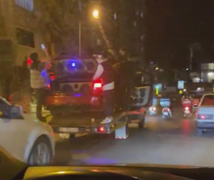 Çekici üzerinde tehlikeli yolculuk