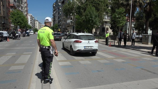 Denizli’de ’Yayalar için 5 adımda güvenli trafik’ uygulaması yapıldı