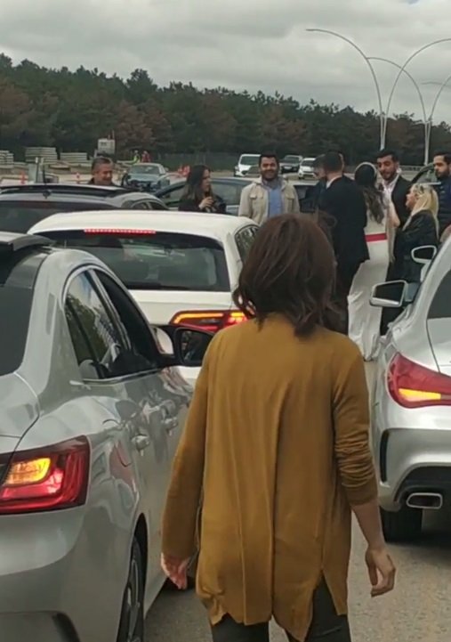 Düğün konvoyundakiler yolu kapatıp, havaya ateş açtı: 1 gözaltı