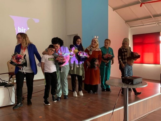 Ebeler haftalarını kutladı