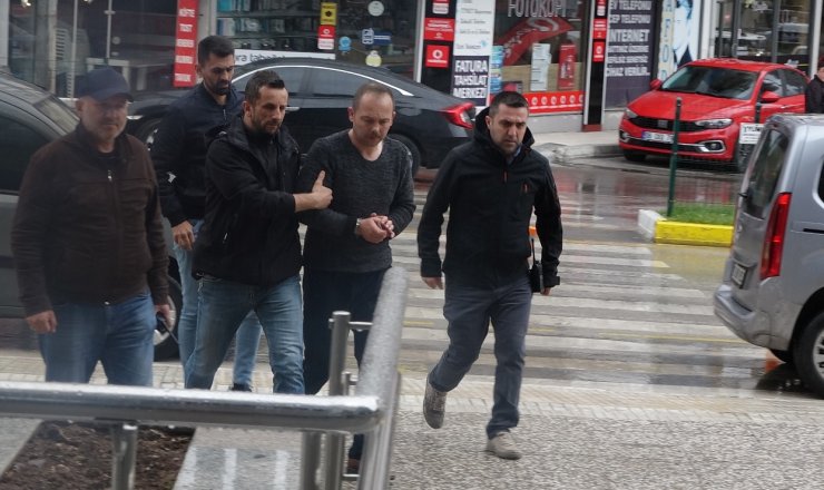Eda'yı eşarpla boğmaya çalıştı, 'üç harfliler'i suçladı