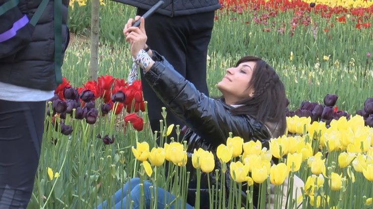 Emirgan Korusu’ndaki 'lale şöleni'ne fotoğraf gölgesi