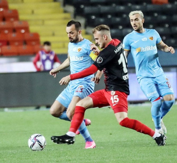 İlhan Parlak ikinci golünü attı