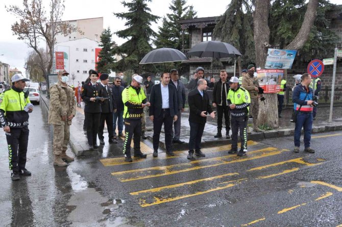 Kars’ta ’Yayalar için 5 adımda güvenli trafik’ projesi tanıtıldı