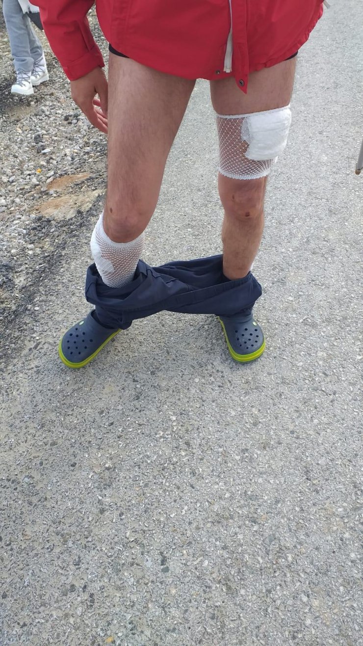 Köpeklerin saldırdığı liseliyi güvenlik görevlisi kurtardı