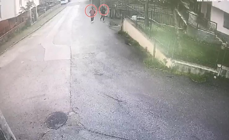 Otomobil hırsızları, kamera görüntülerinden yakalandı 