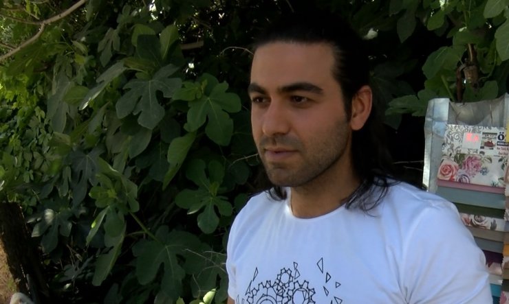 Polisler, ihbar üzerine gittikleri evde hiç ziyaretçisi olmayan kadını ağlarken buldu