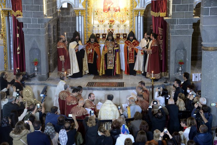 Restore edilen Surp Giragos Kilisesi, kutsama ayiniyle 7 yıl sonra tekrar açıldı