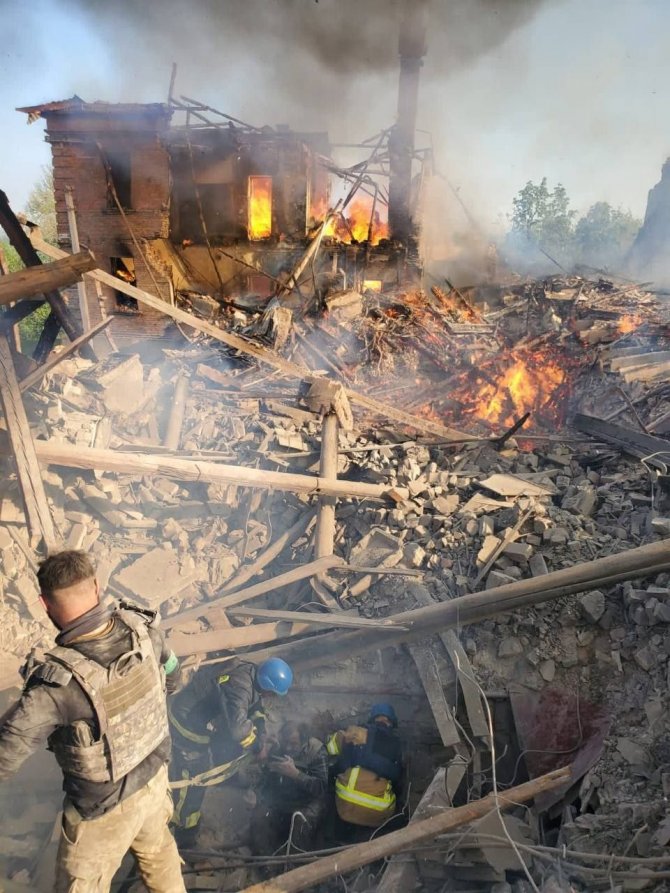 Rusya, sivillerin saklandığı okulu vurdu