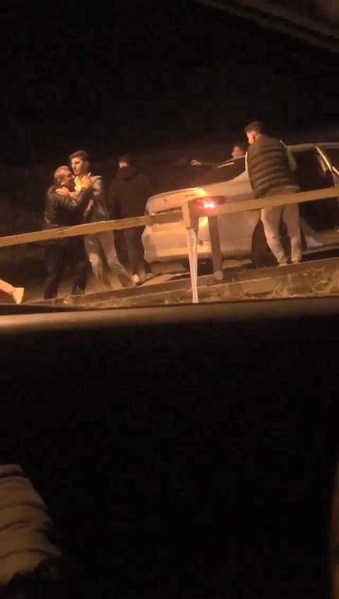 Sürücülerin park kavgası 