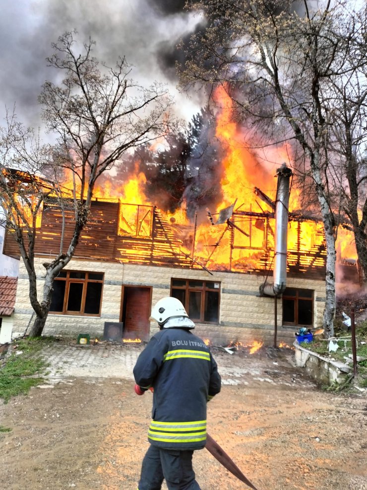 Tadilattaki ev, yangında kullanılamaz hale geldi