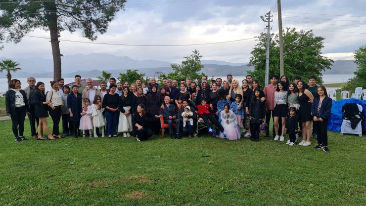 100'üncü yaşını, torunlarının konseriyle kutladı