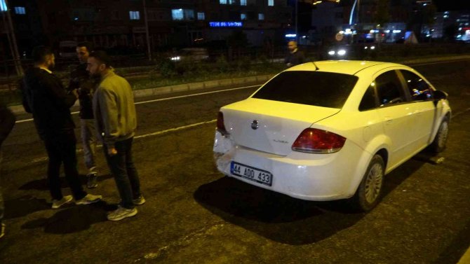 4 araç birbirine girdi, trafik kilitlendi