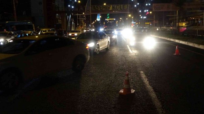 4 araç birbirine girdi, trafik kilitlendi