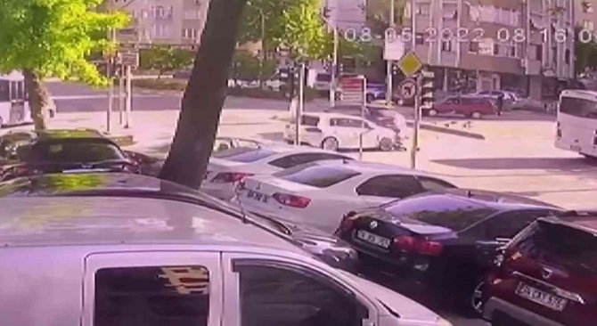 Alkollü sürücünün kaza anı kamerada