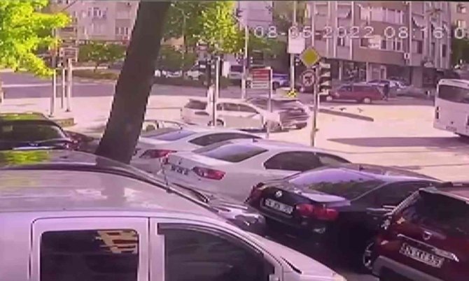 Alkollü sürücünün kaza anı kamerada