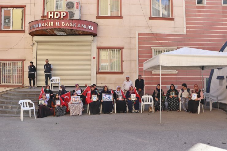 Anneler Günü'ne de evlat nöbetinde girdiler