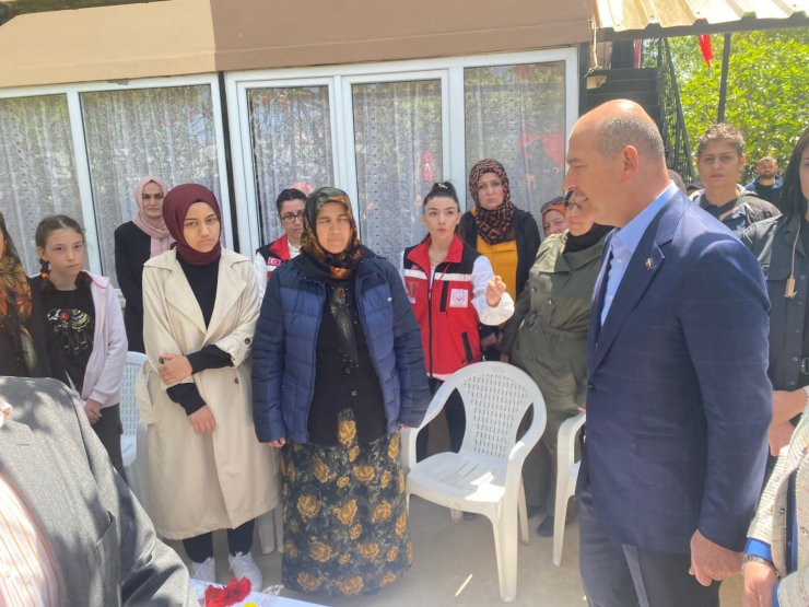 Bakan Soylu, Şehit Talha Bahadır'ın ailesini ziyaret etti