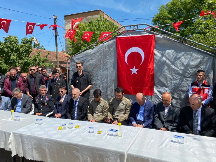 Bakan Soylu, Şehit Talha Bahadır'ın ailesini ziyaret etti