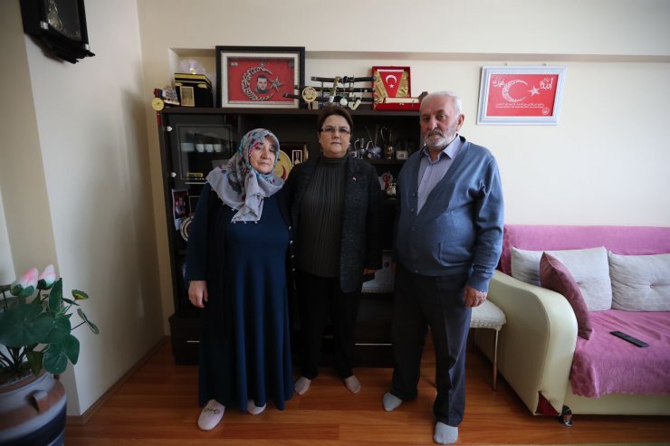 Bakan Yanık, şehit Özgür Gençer'in annesini ziyaret etti