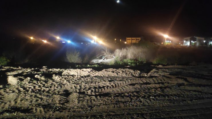 Çalıntı otomobil, 60 kilometrelik kovalamacanın ardından terk edilmiş halde bulundu