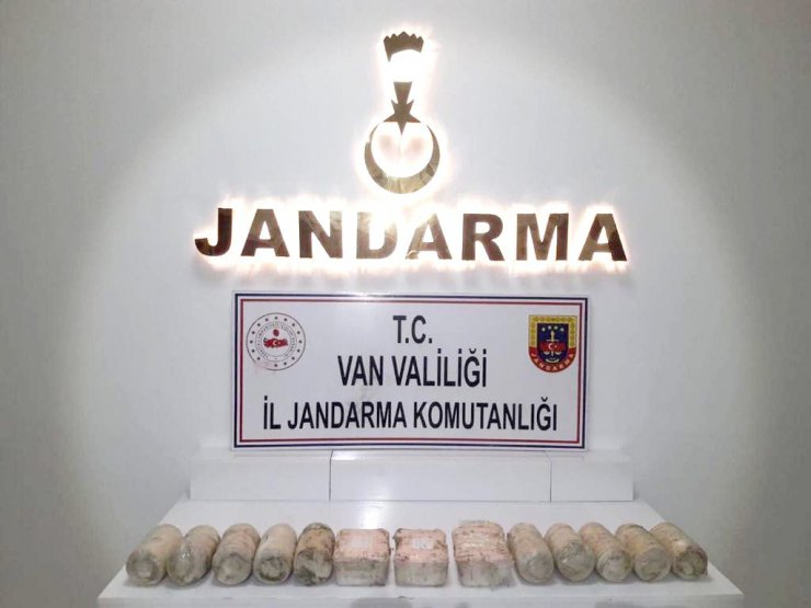 Dere yatağında 9 kilo uyuşturucu ele geçirildi