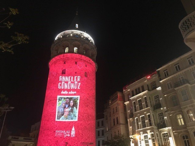  Galata Kulesi annelerin fotoğraflarıyla süslendi