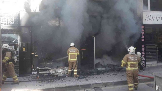 Gelinlik mağazasında yangın çıktı