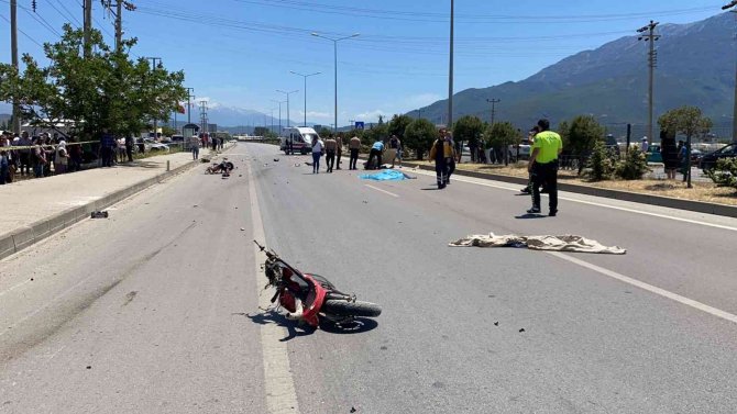 İki motosiklet çarpıştı: 2 ölü, 1 yaralı