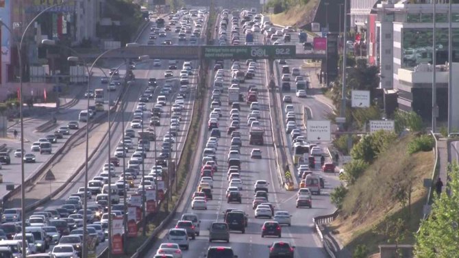İstanbul’da pazar günü trafik yoğunluğu yüzde 49’lara ulaştı